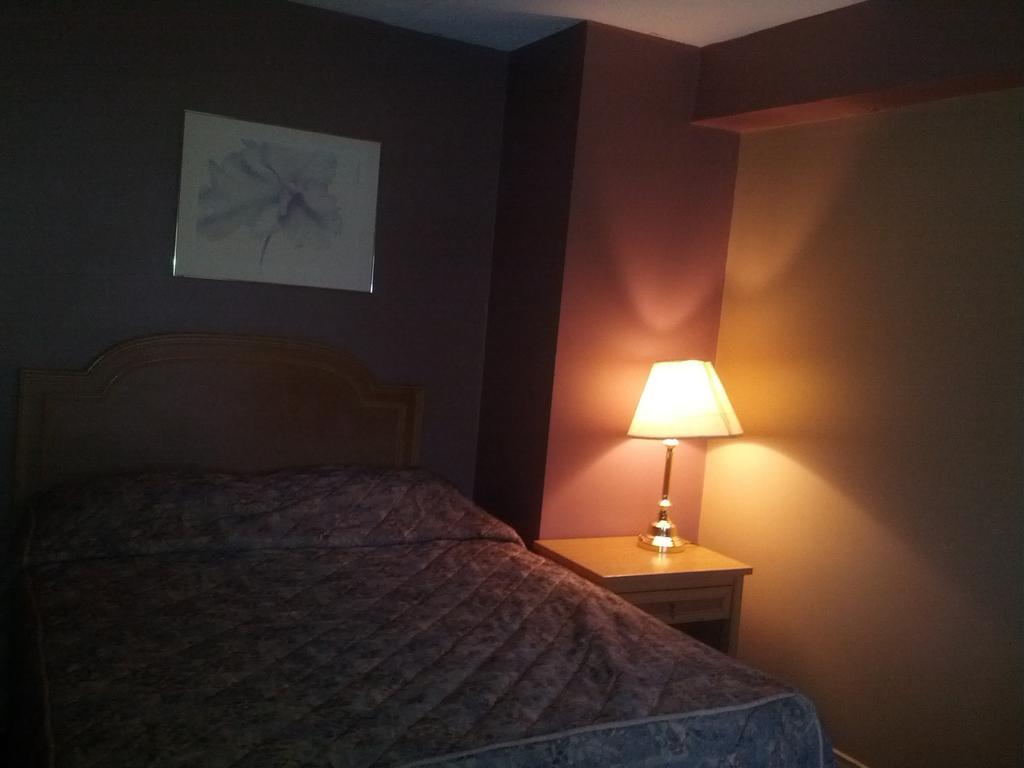 Admiral Inn By The Falls Niagara-Fälle Zimmer foto